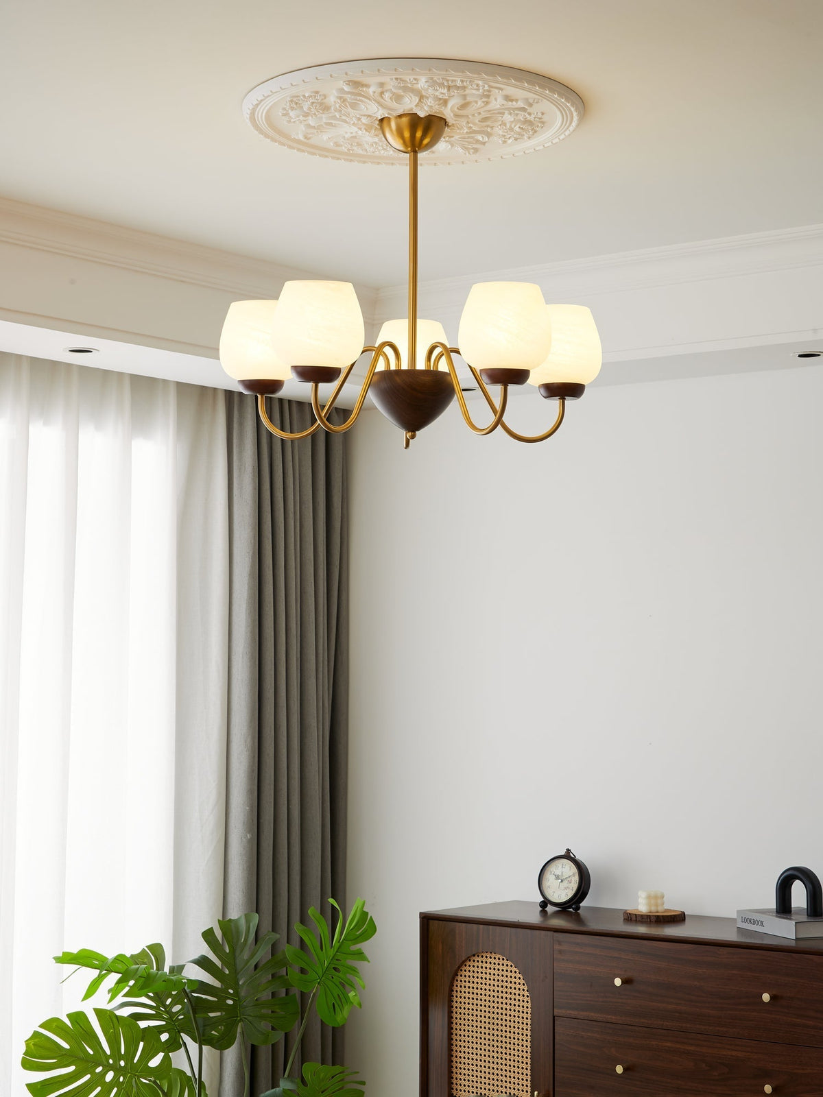 Sytheiel Premium Elegance Kronleuchter aus Holz und Glas