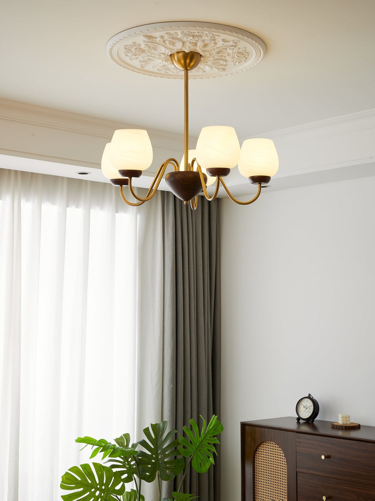 Sytheiel Premium Elegance Kronleuchter aus Holz und Glas