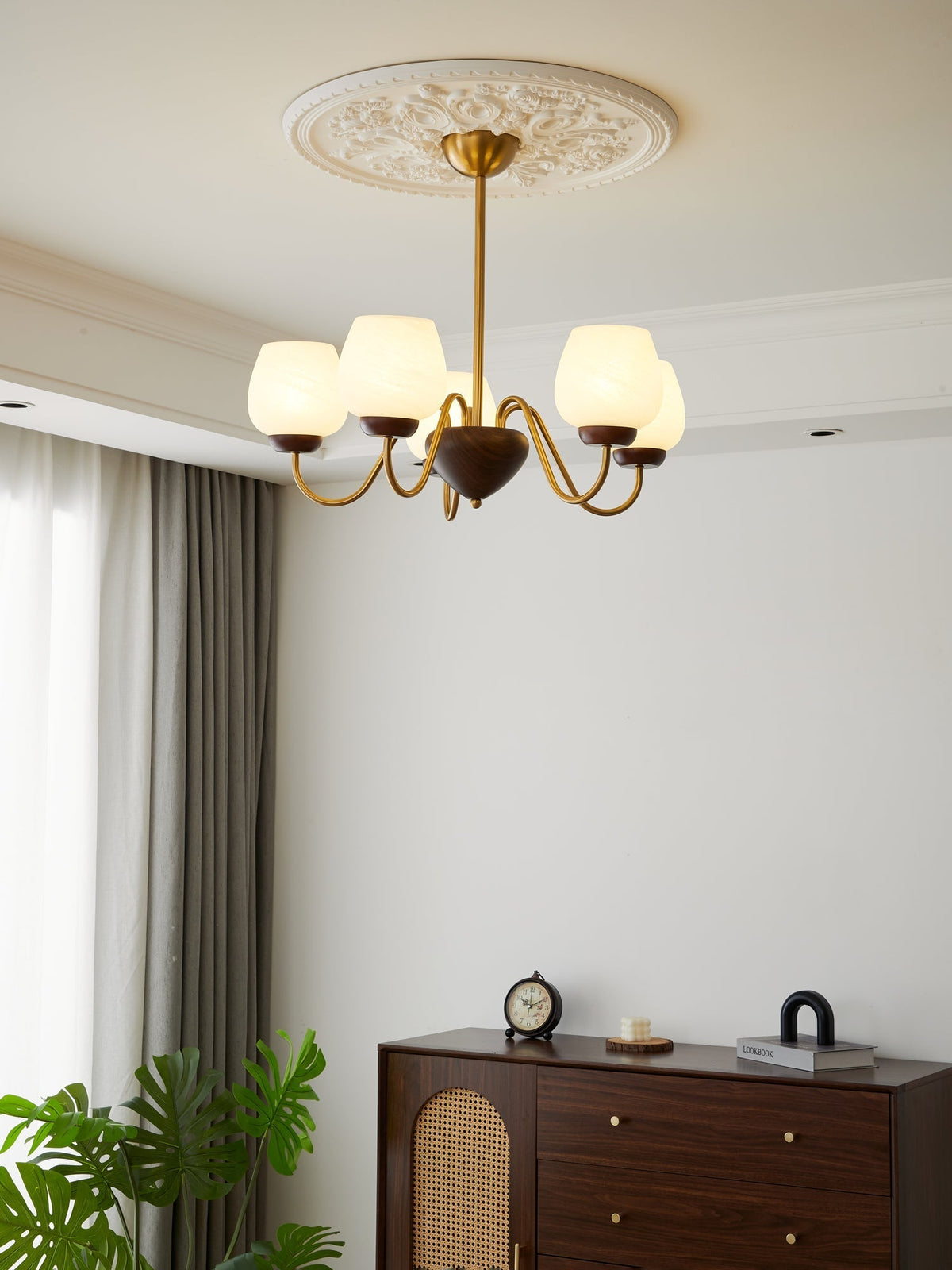 Sytheiel Premium Elegance Kronleuchter aus Holz und Glas