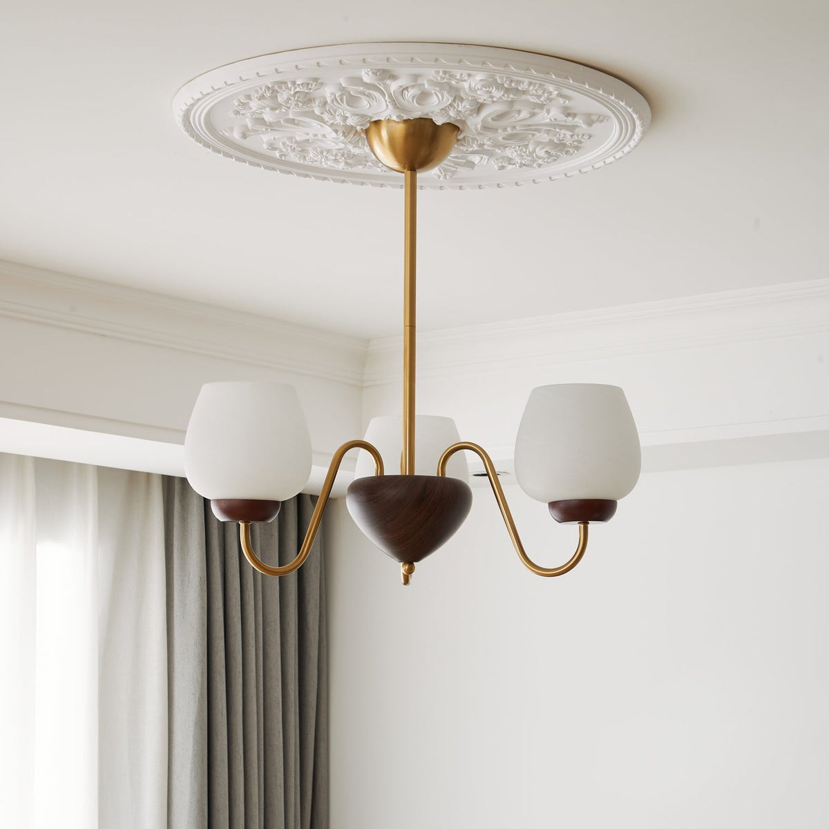 Sytheiel Premium Elegance Kronleuchter aus Holz und Glas