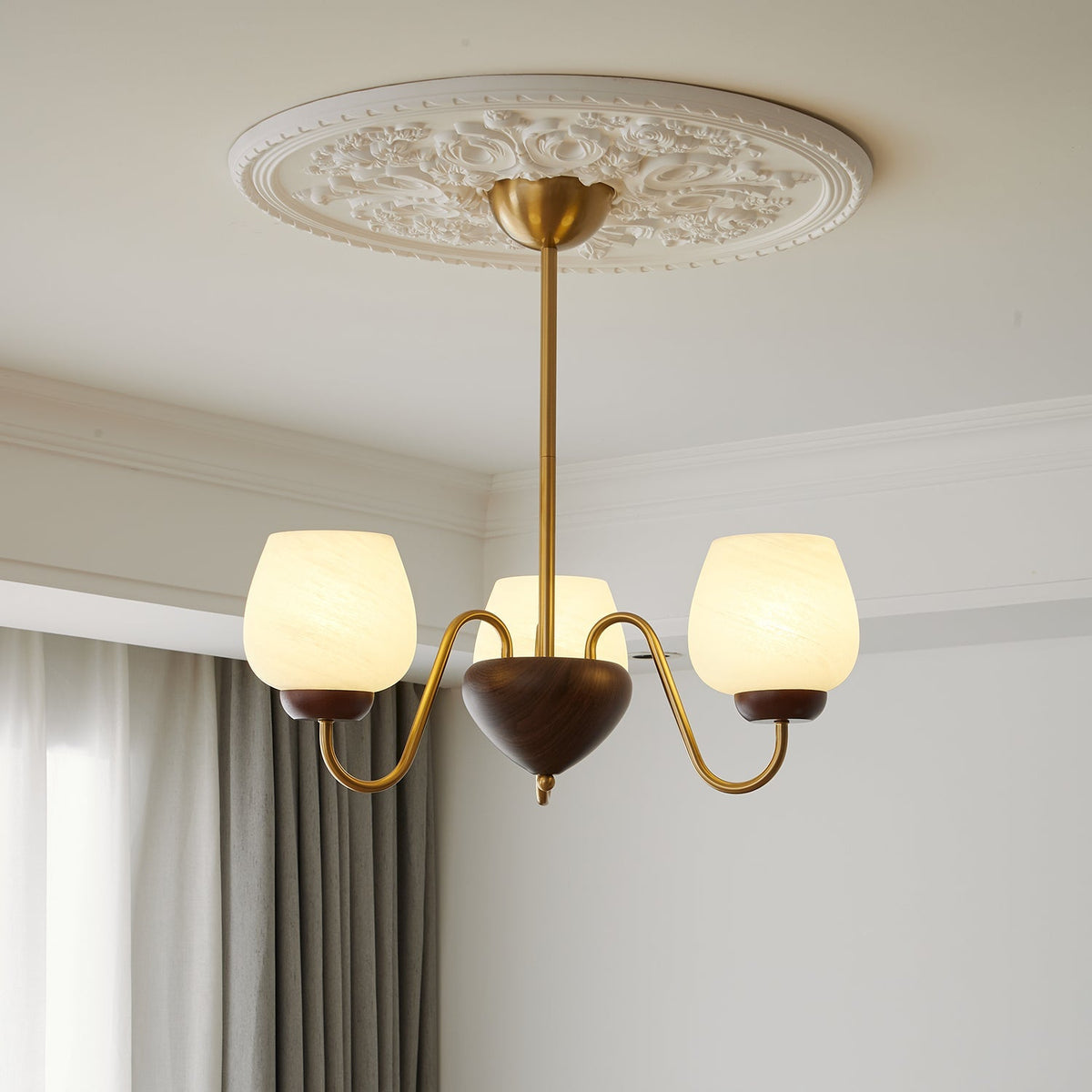 Sytheiel Premium Elegance Kronleuchter aus Holz und Glas