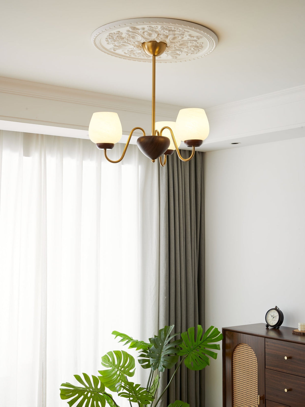 Sytheiel Premium Elegance Kronleuchter aus Holz und Glas