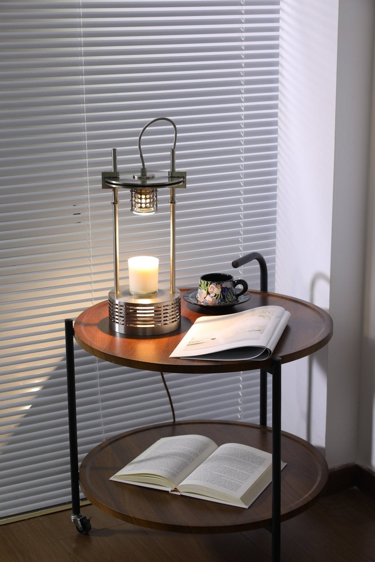 Serynd Aromatisch Tischlampe aus Edelstahl