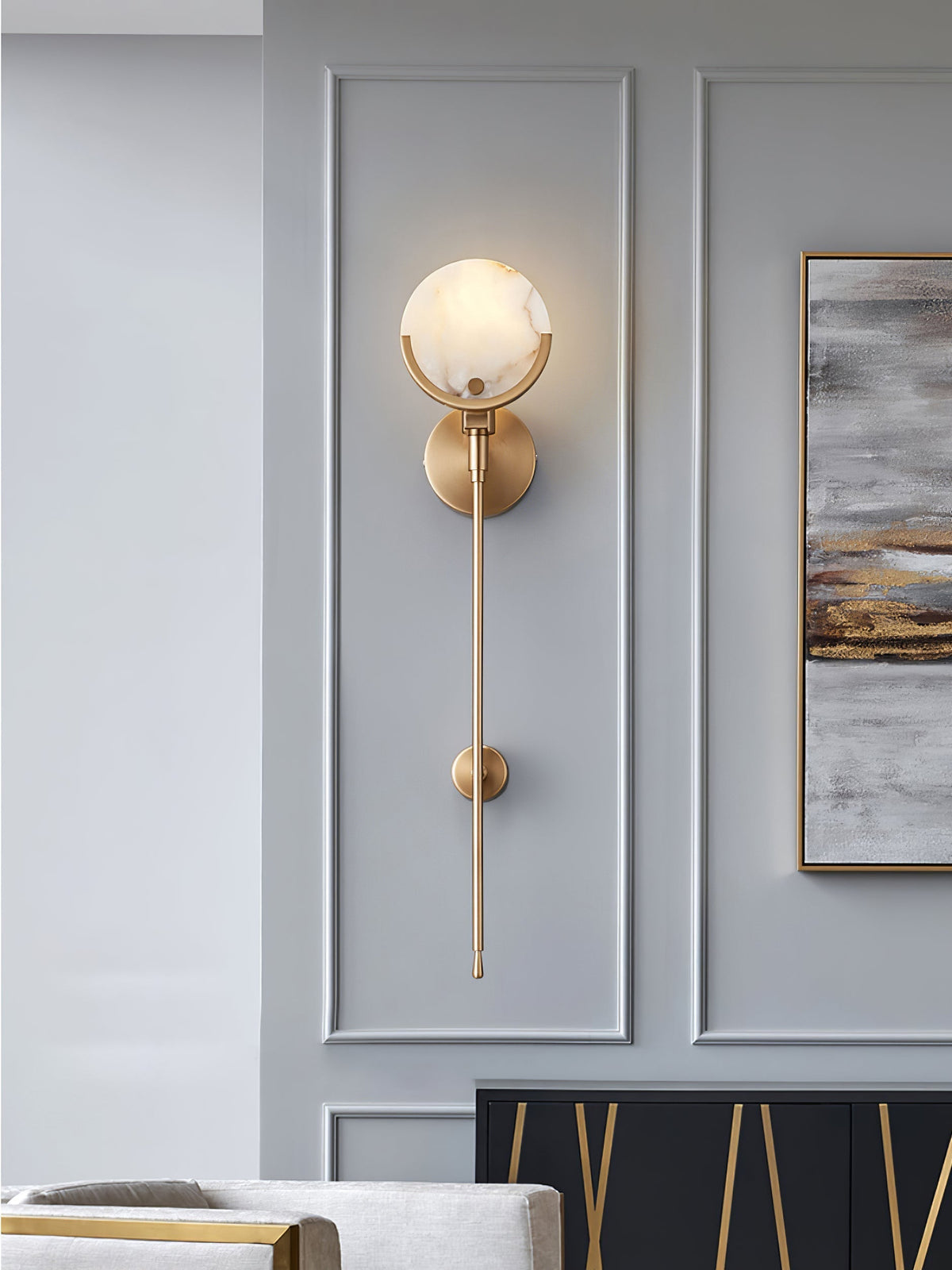 Ljomuvyo zeitgenössische minimalistische Wandleuchte aus Messing mit Alabaster-Lampenschirm