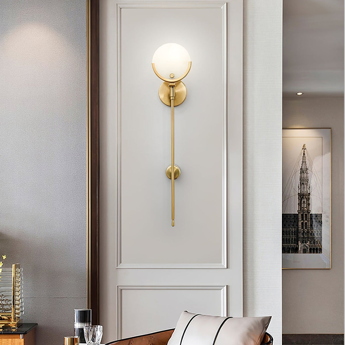 Ljomuvyo zeitgenössische minimalistische Wandleuchte aus Messing mit Alabaster-Lampenschirm