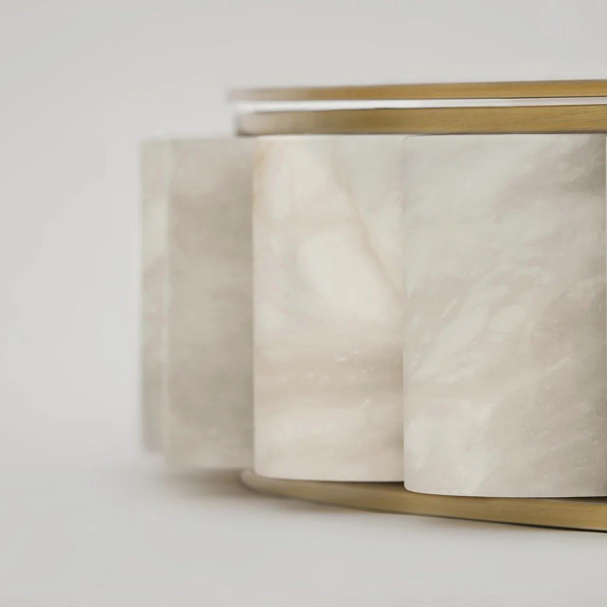 Lyra Kronleuchter aus Edelstahl in Alabaster, postmodern luxuriös
