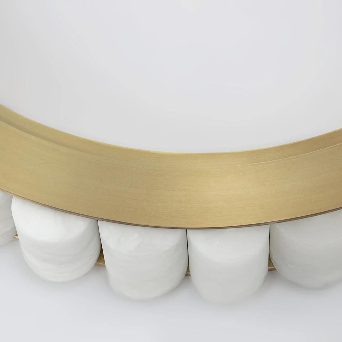 Lyra Kronleuchter aus Edelstahl in Alabaster, postmodern luxuriös