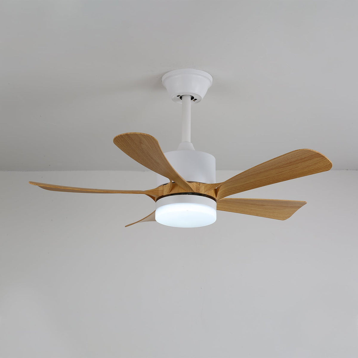 Sylven Moderner Holz-Deckenventilator mit Beleuchtung