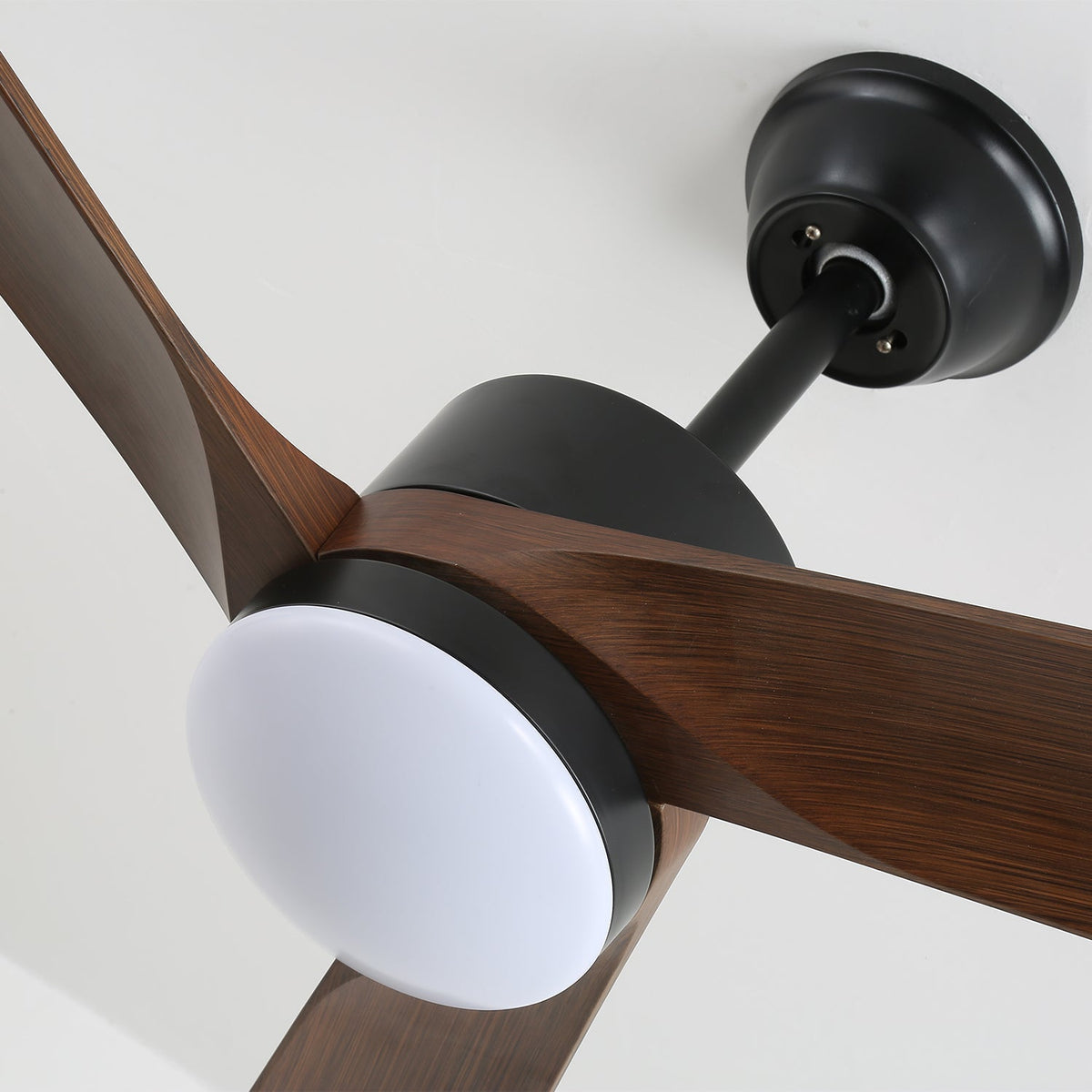 Evraeis Deckenventilator mit Beleuchtung aus Holz