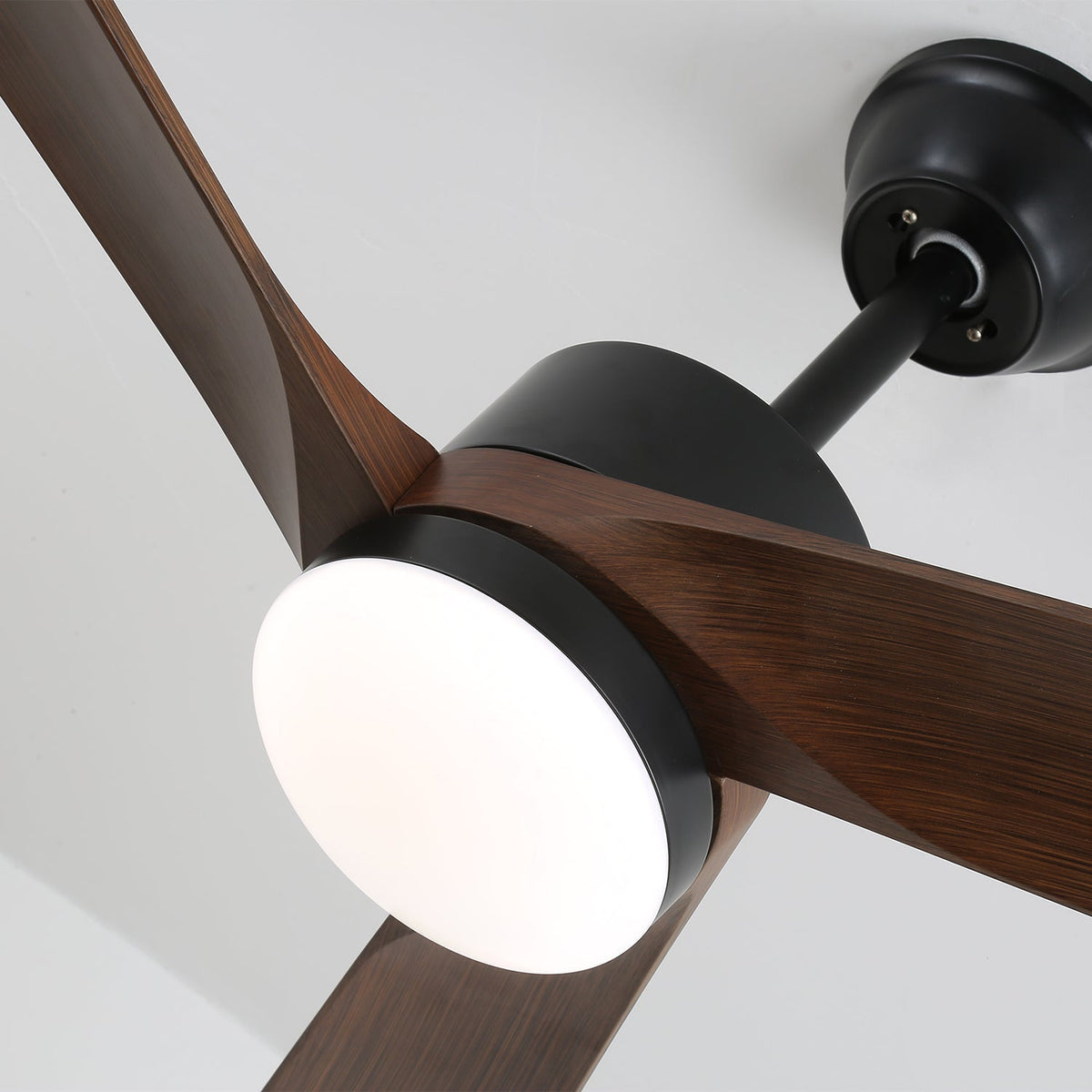 Evraeis Deckenventilator mit Beleuchtung aus Holz