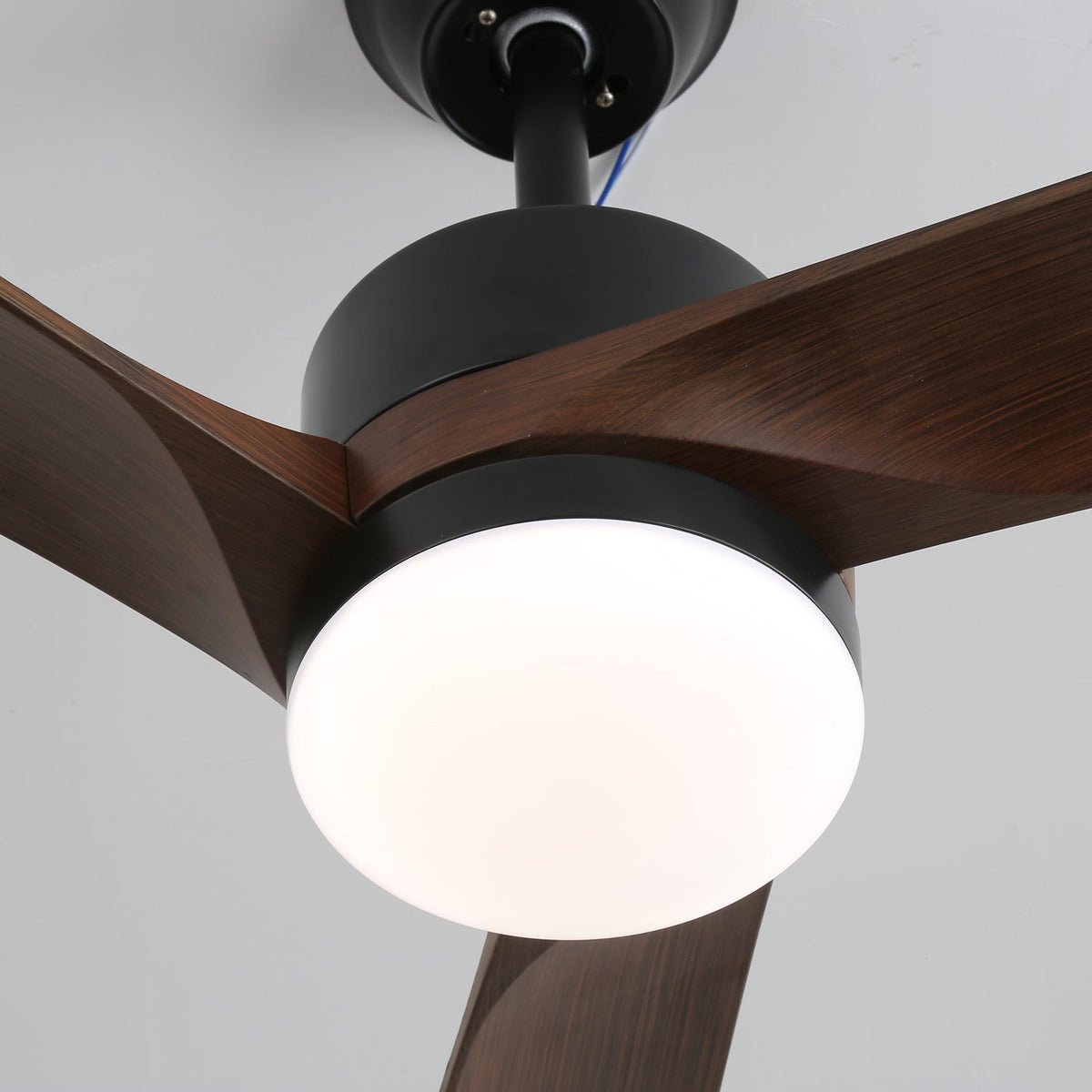 Evraeis Deckenventilator mit Beleuchtung aus Holz