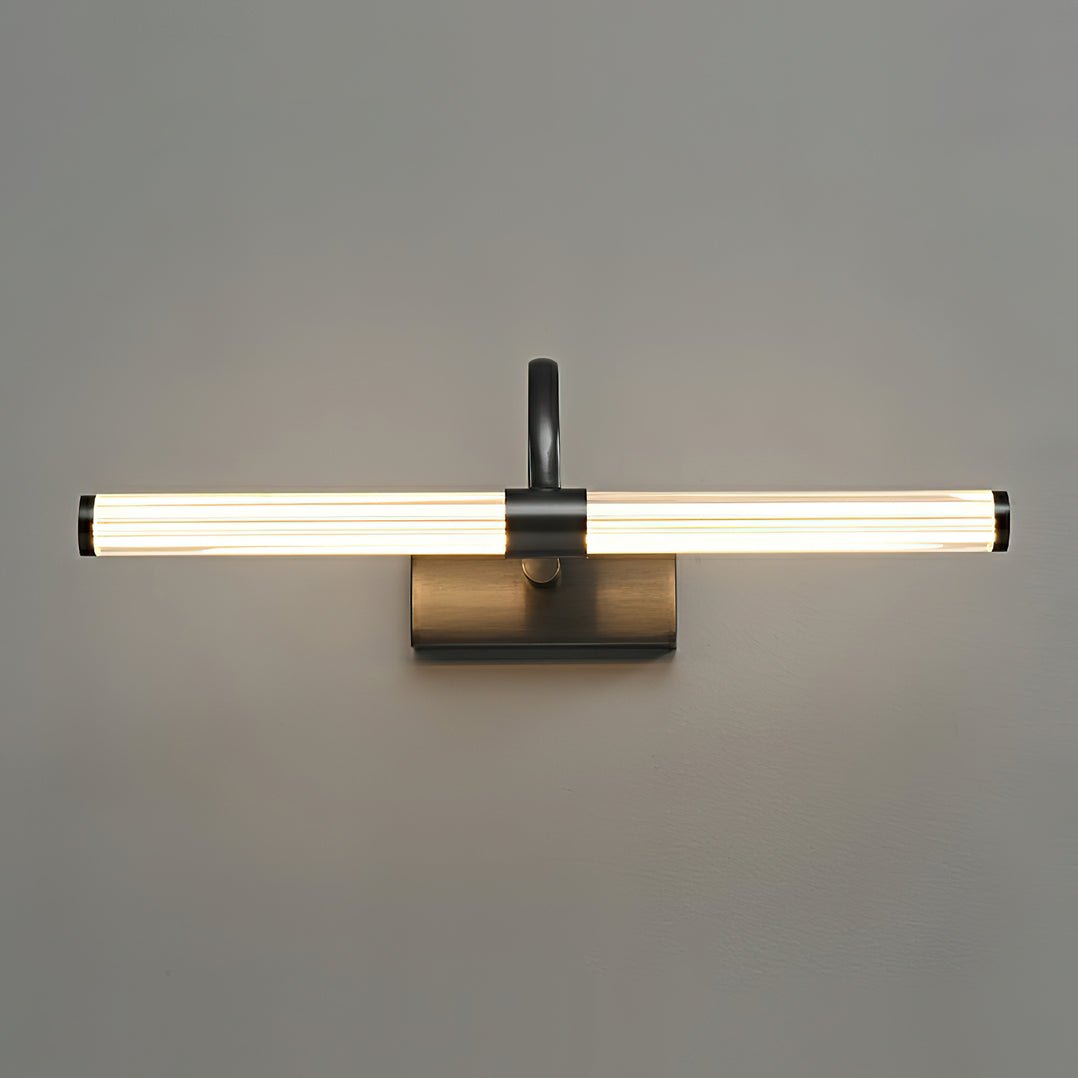 Beryl zeitgenössische minimalistische Messing-Wandleuchte