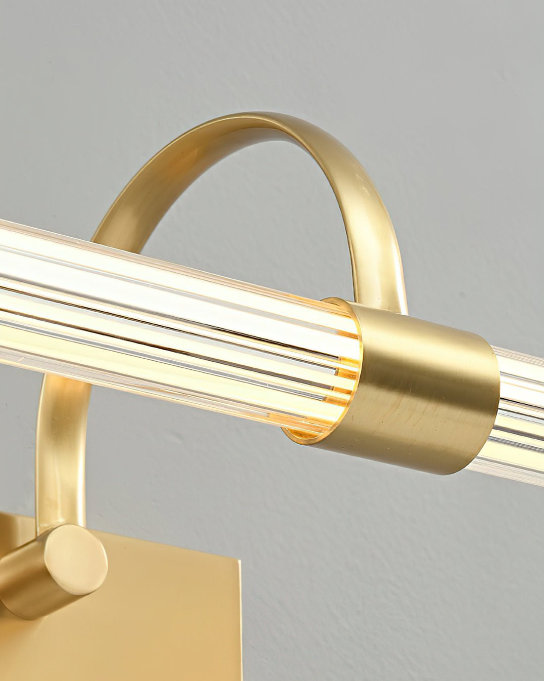 Beryl zeitgenössische minimalistische Messing-Wandleuchte