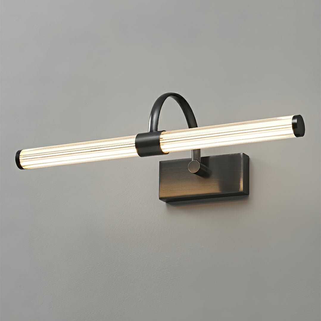 Beryl zeitgenössische minimalistische Messing-Wandleuchte