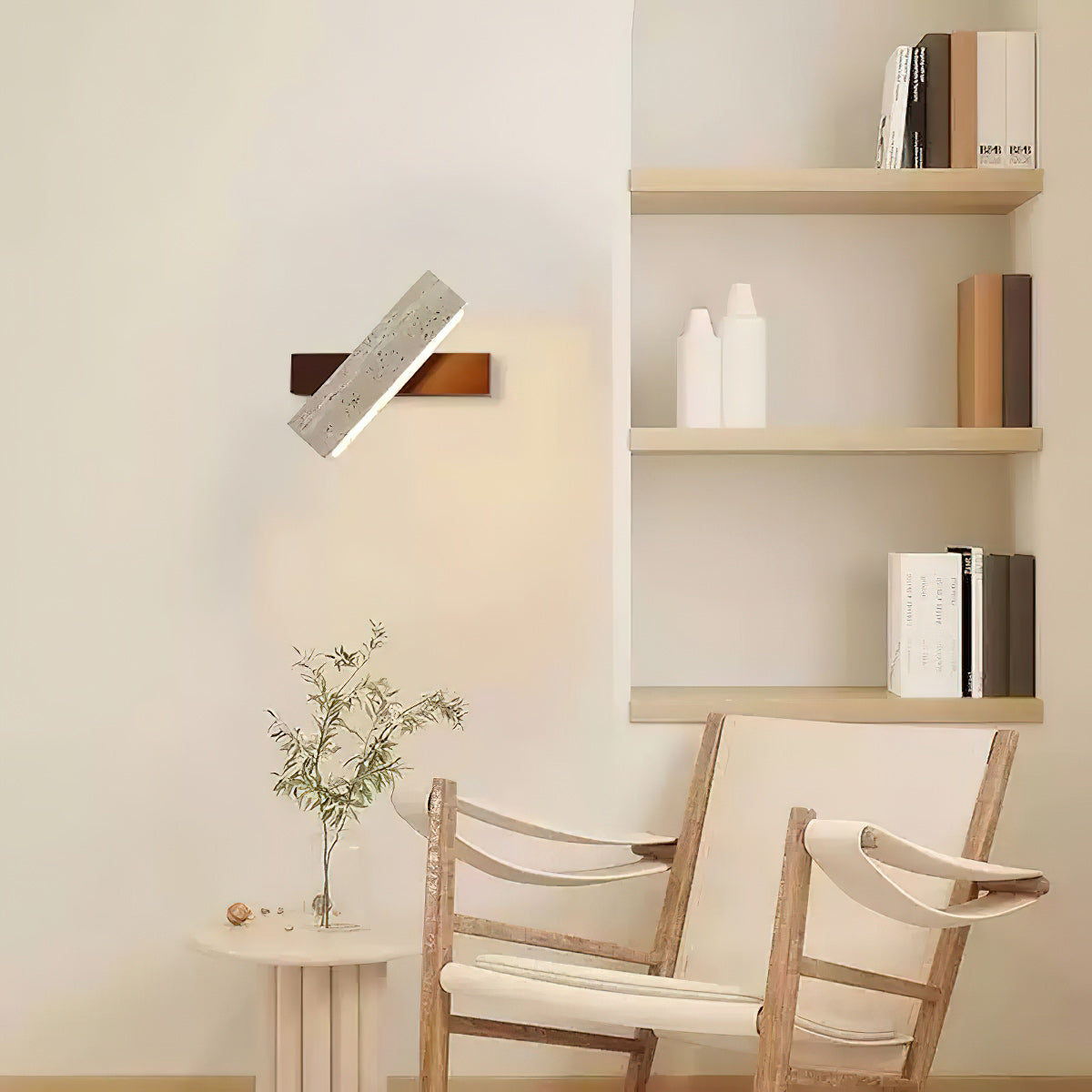 Ostruvyo zeitgenössische minimalistische lineare Wandleuchte aus Walnuss und Travertin