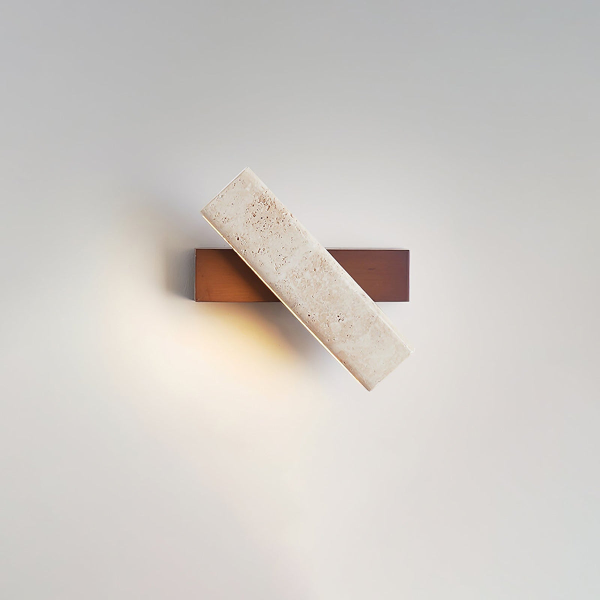 Ostruvyo zeitgenössische minimalistische lineare Wandleuchte aus Walnuss und Travertin