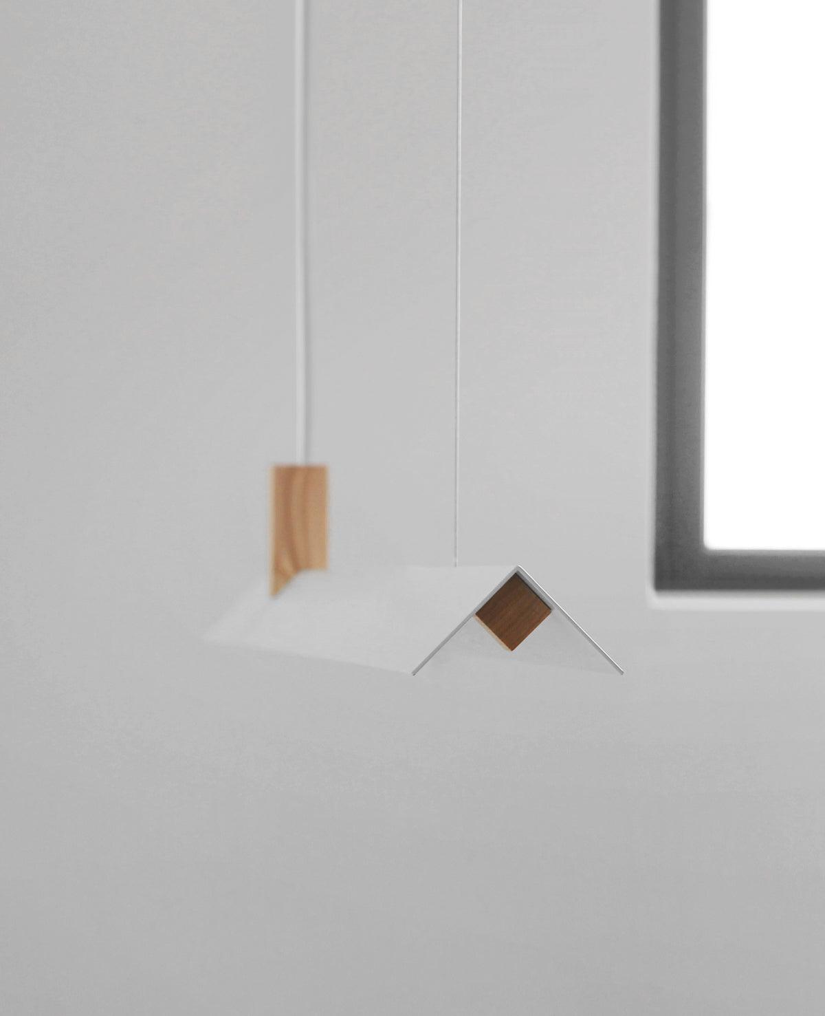 Linea Minimalistische Pendelleuchte aus Holz