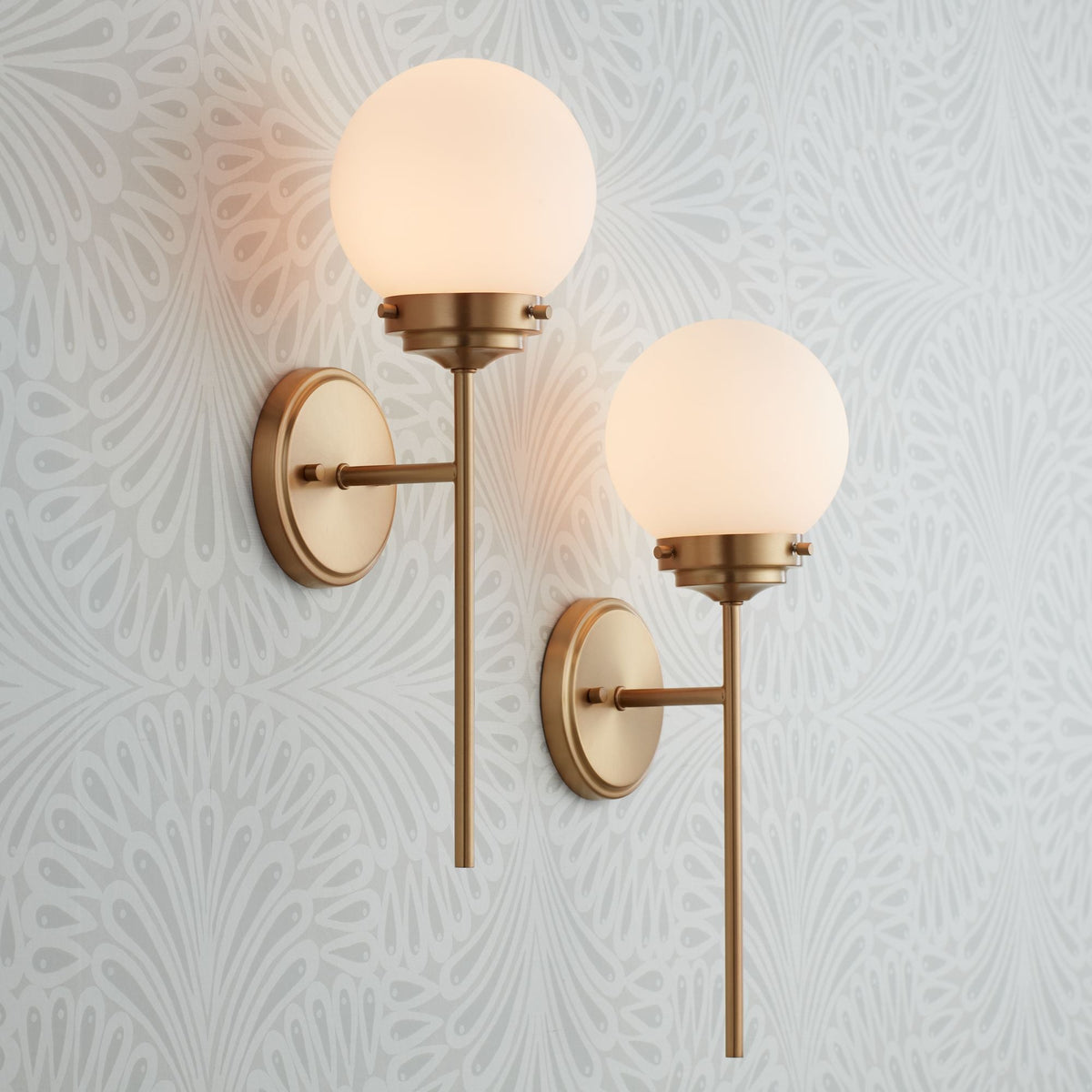 Waegnuvyh zeitgenössische minimalistische Wandleuchte aus Messing mit Glaskolben
