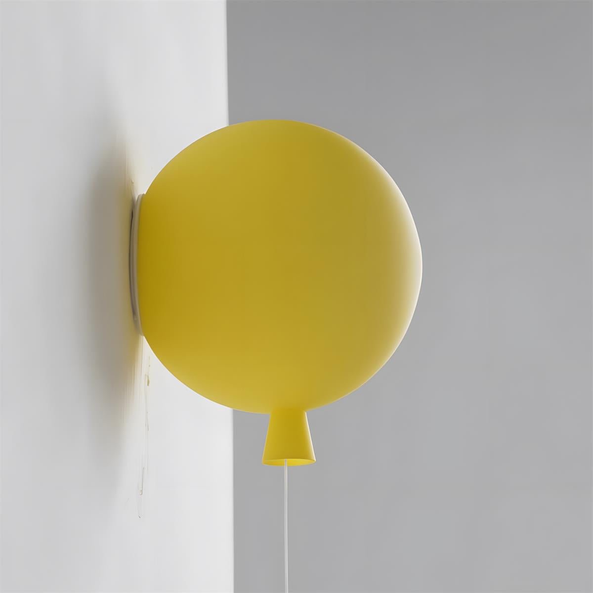 Celuenne Balloon Dream Wandleuchte aus Milchglas