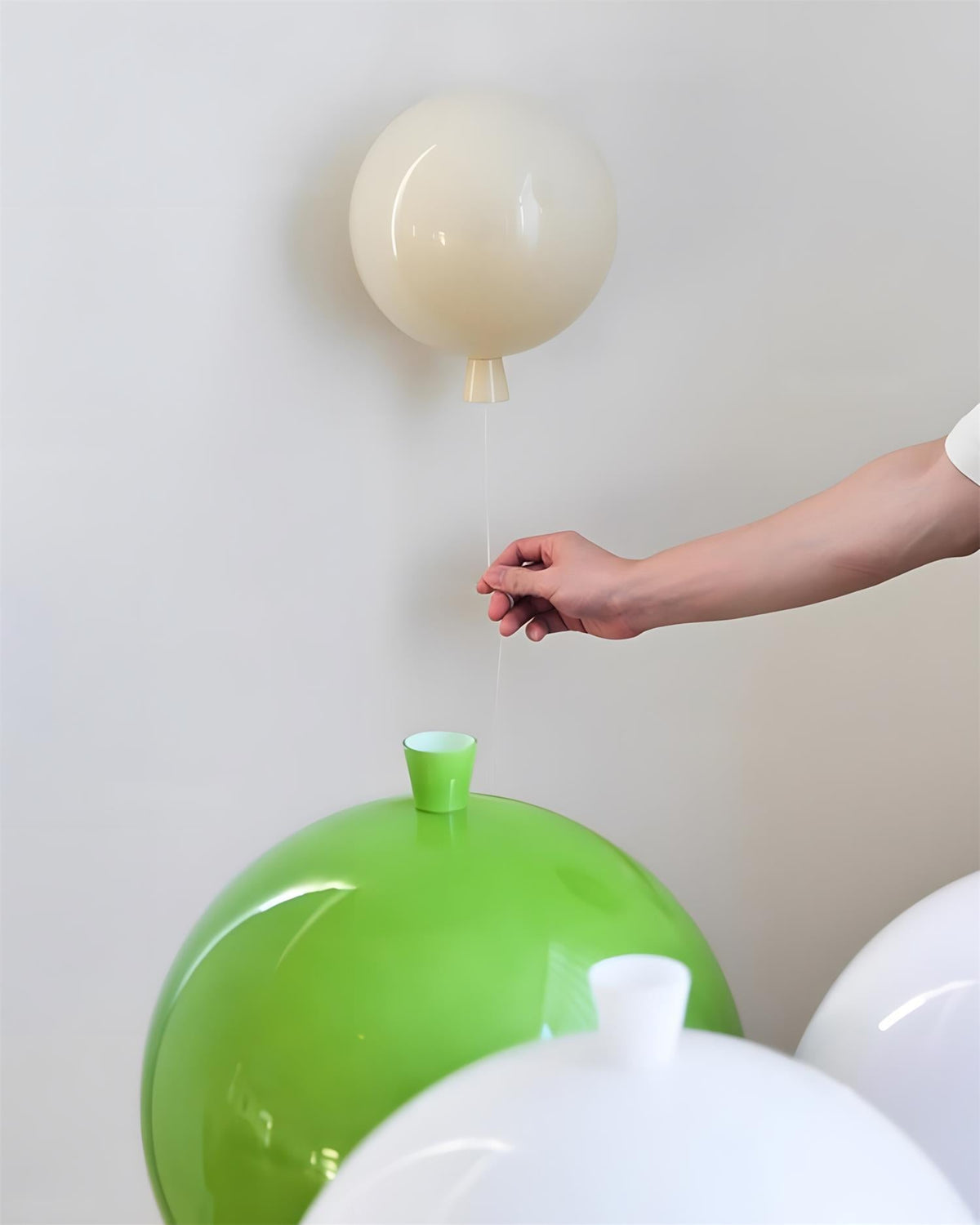 Celuenne Balloon Dream Wandleuchte aus Milchglas