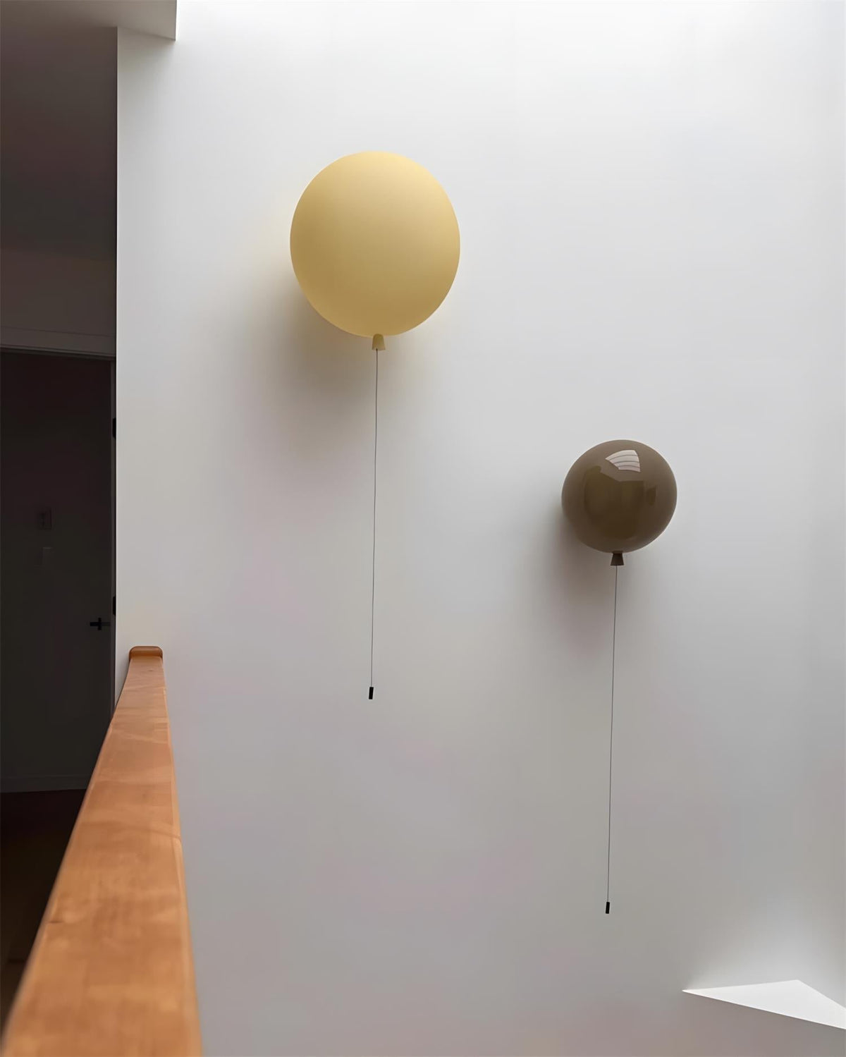 Celuenne Balloon Dream Wandleuchte aus Milchglas