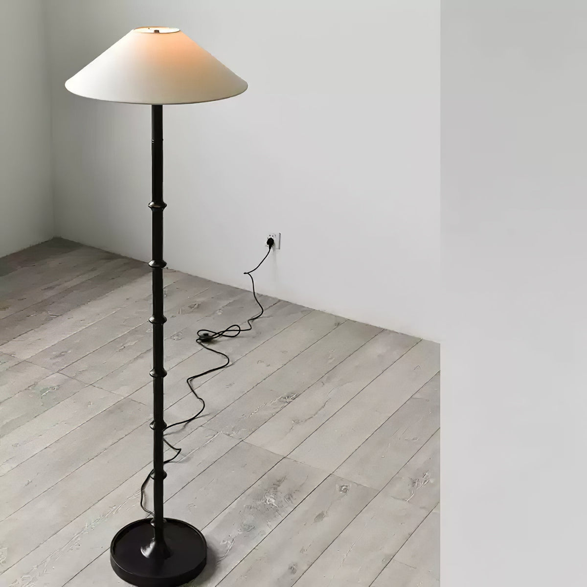 Zen Stehleuchte aus Bambus mit Knotendesign