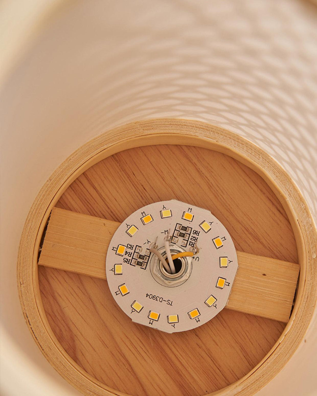 Orbituse Retro-Tischleuchte aus Holz