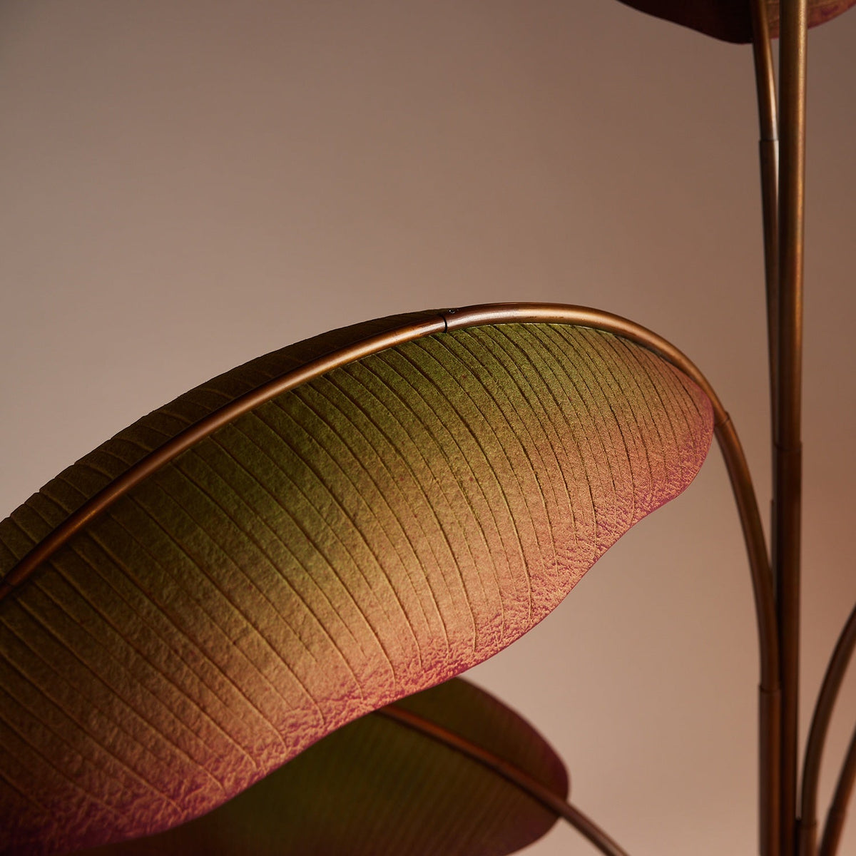 Rauduvyu Kronleuchter modern minimalistisch Leaf Schwarz Metall