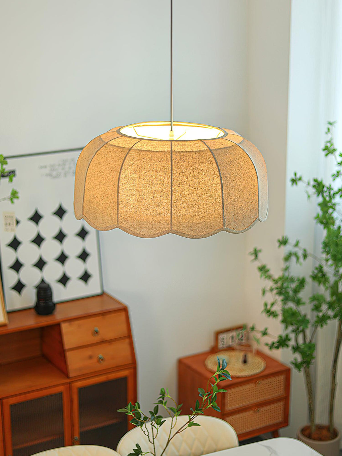 Linoaya Pendelleuchte aus Stoff im rustikalen Stil in Beige