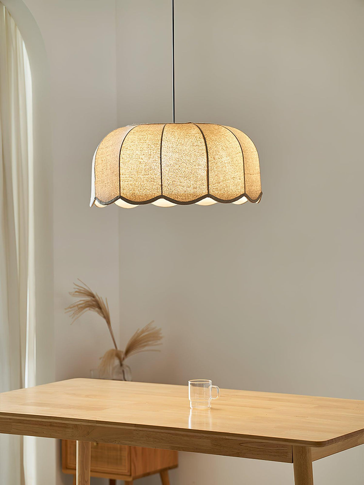 Linoaya Pendelleuchte aus Stoff im rustikalen Stil in Beige