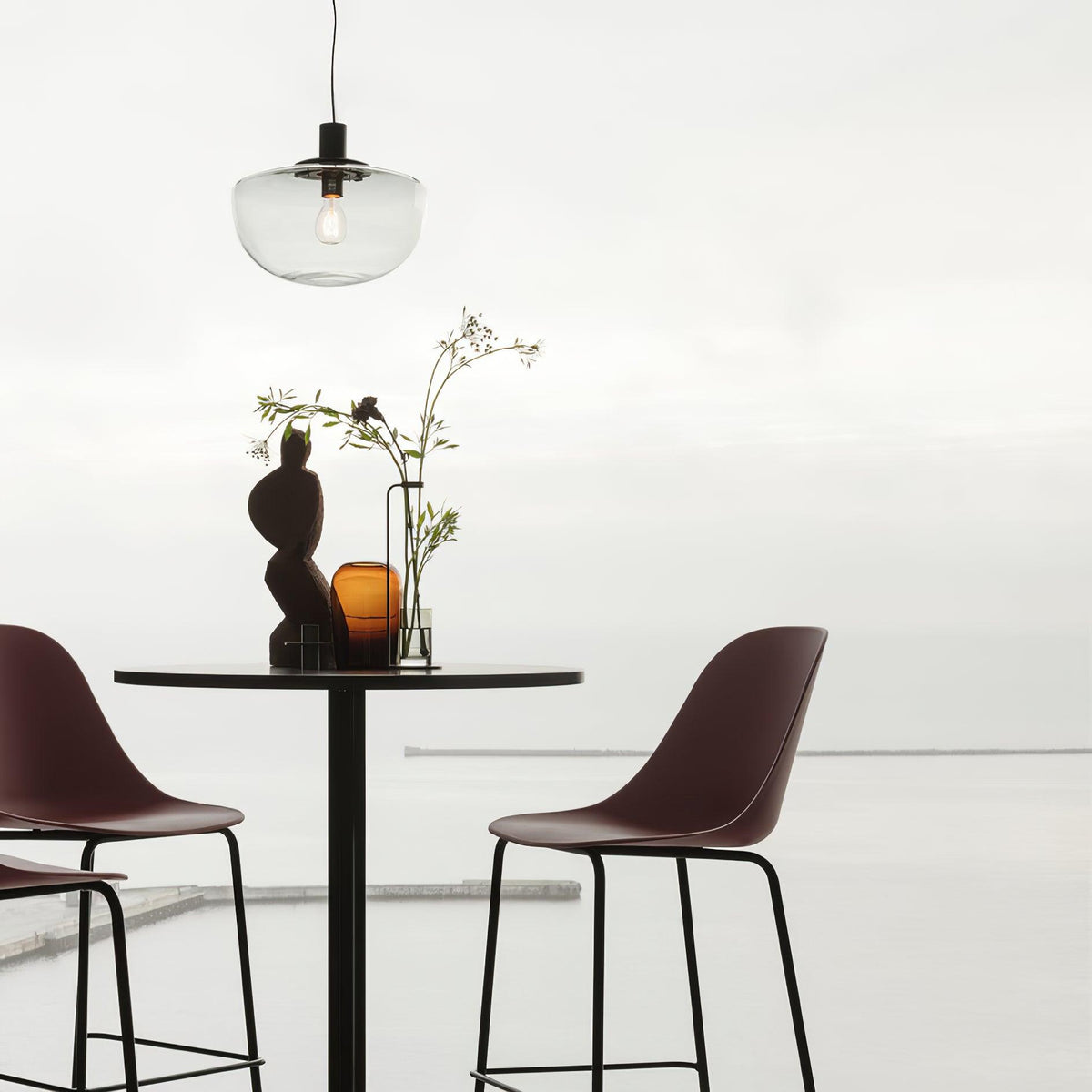 Pendelleuchte aus Glas Kuppel Metallmontage Minimalistisch Entspannend