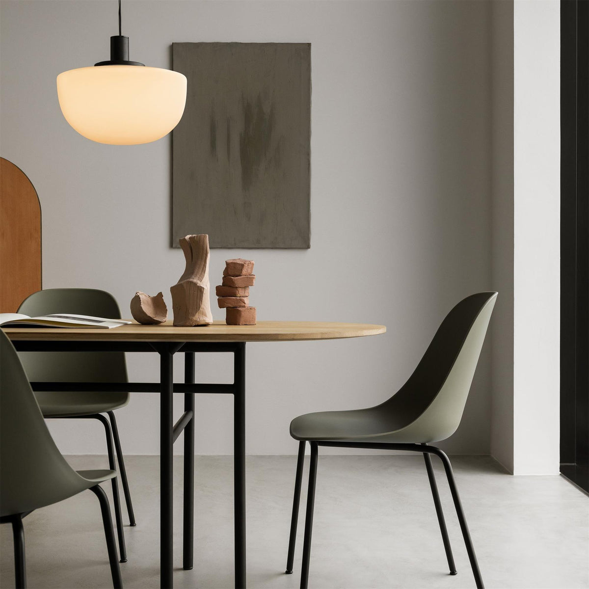 Pendelleuchte aus Glas Kuppel Metallmontage Minimalistisch Entspannend