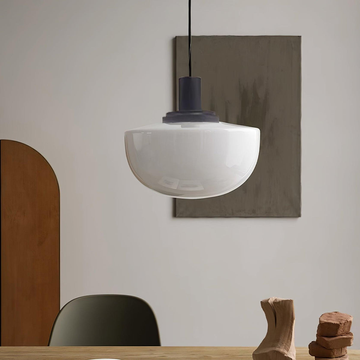 Pendelleuchte aus Glas Kuppel Metallmontage Minimalistisch Entspannend