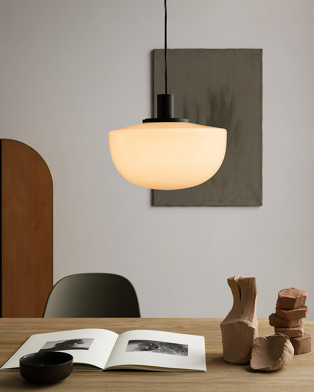 Pendelleuchte aus Glas Kuppel Metallmontage Minimalistisch Entspannend