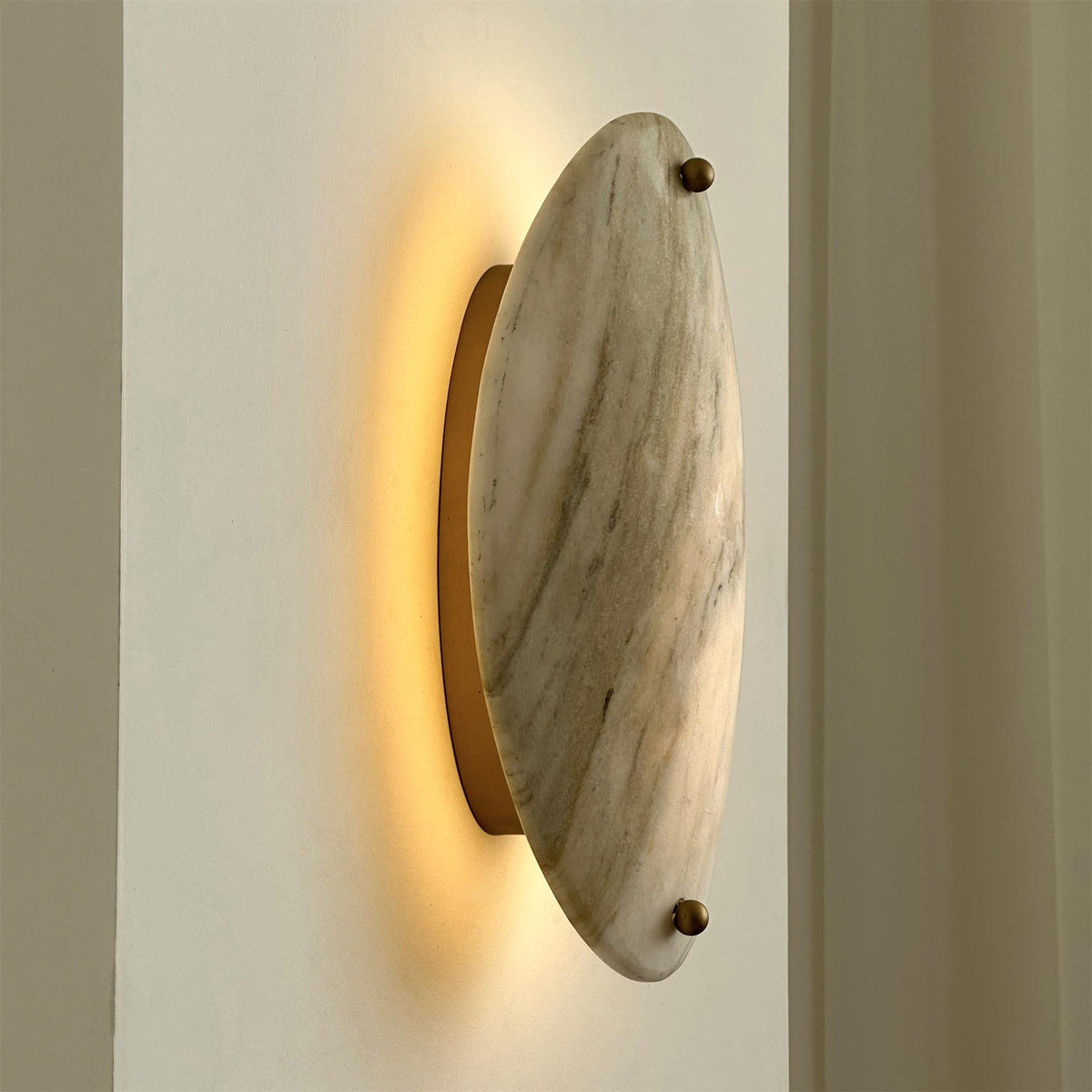 Kovex zeitgenössische minimalistische Wandleuchte aus Marmor