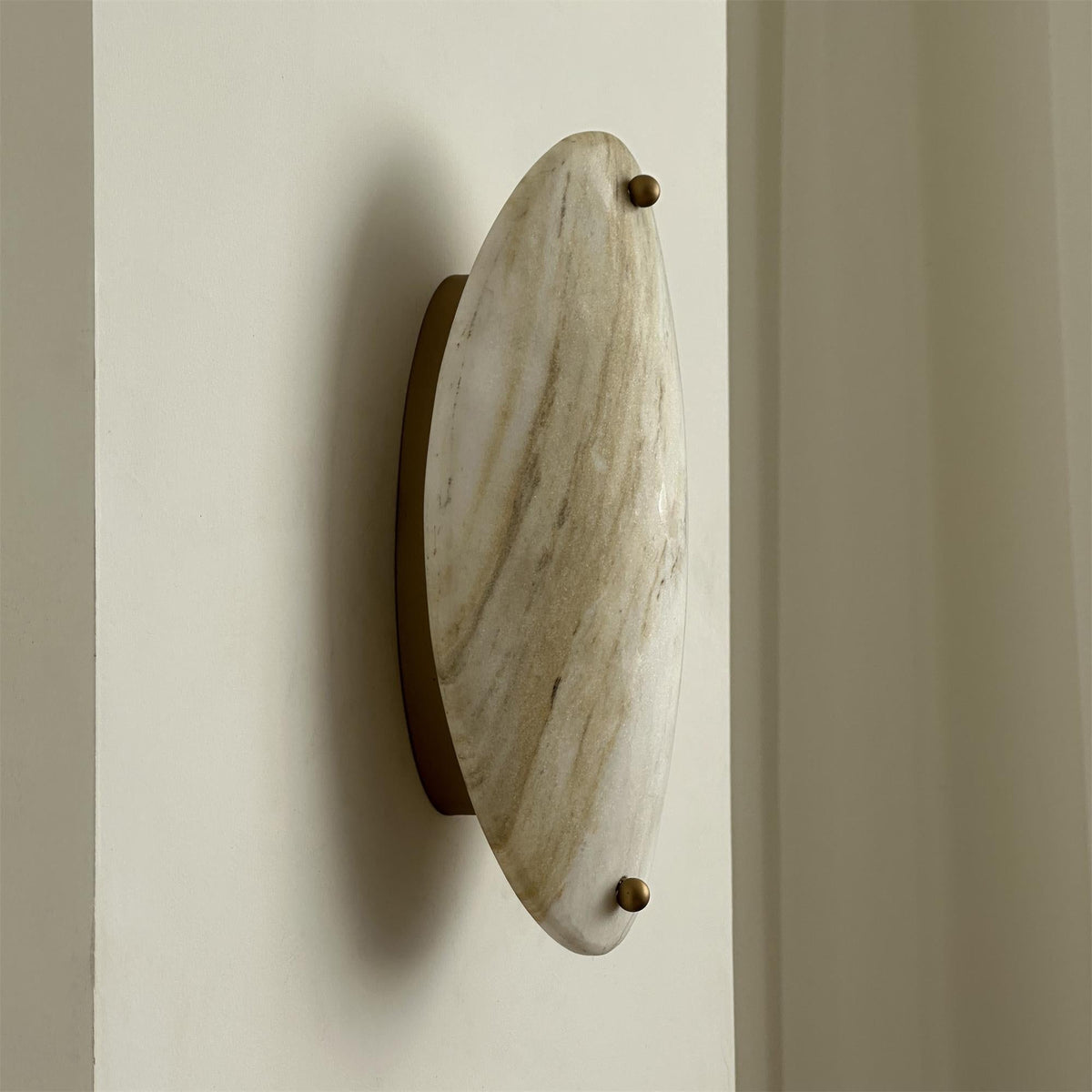 Kovex zeitgenössische minimalistische Wandleuchte aus Marmor