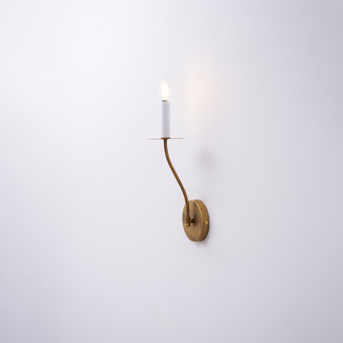 Eirikuvyh zeitgenössische minimalistische Vintage-Industrie-Wandleuchte aus Metall
