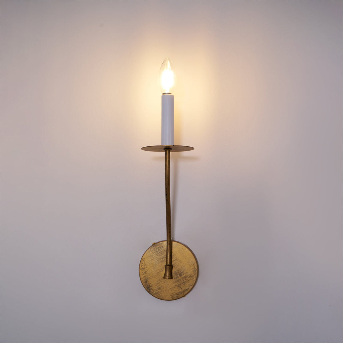 Eirikuvyh zeitgenössische minimalistische Vintage-Industrie-Wandleuchte aus Metall