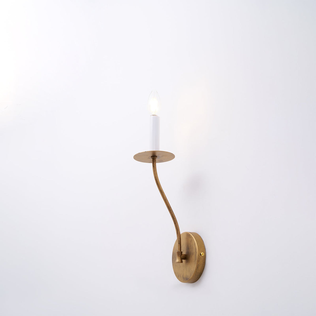 Eirikuvyh zeitgenössische minimalistische Vintage-Industrie-Wandleuchte aus Metall