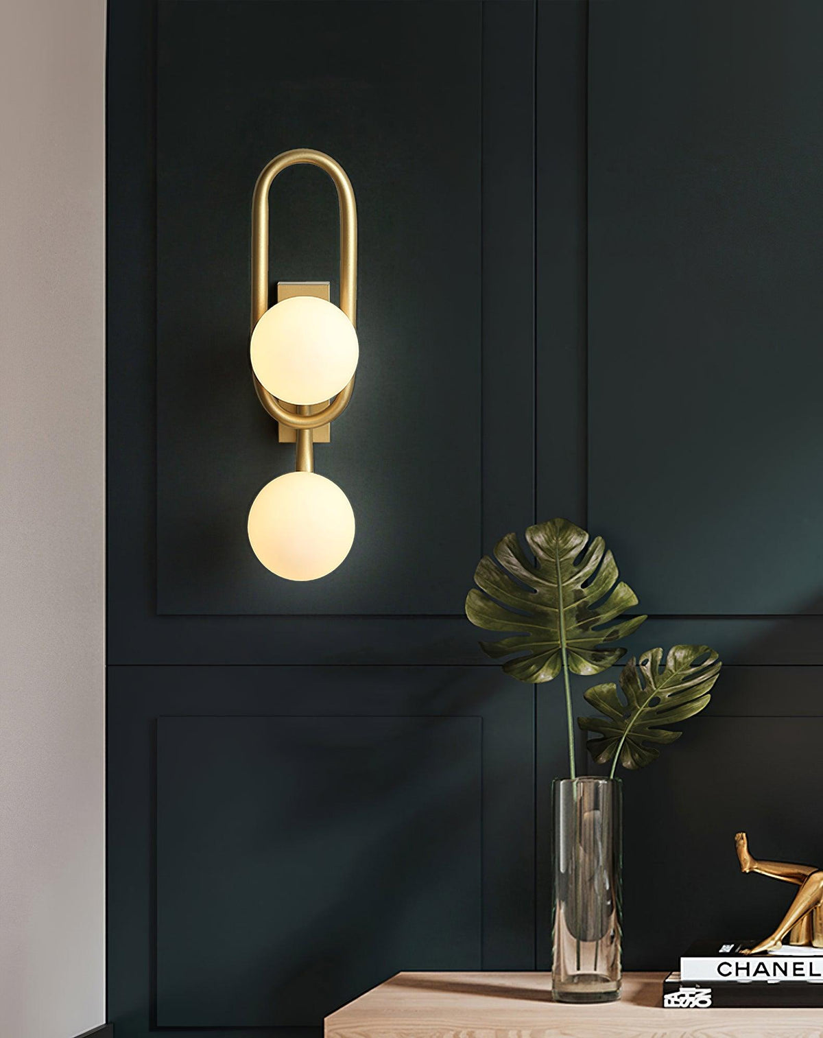 Alphaia zeitgenössische minimalistische Wandleuchte aus Glas