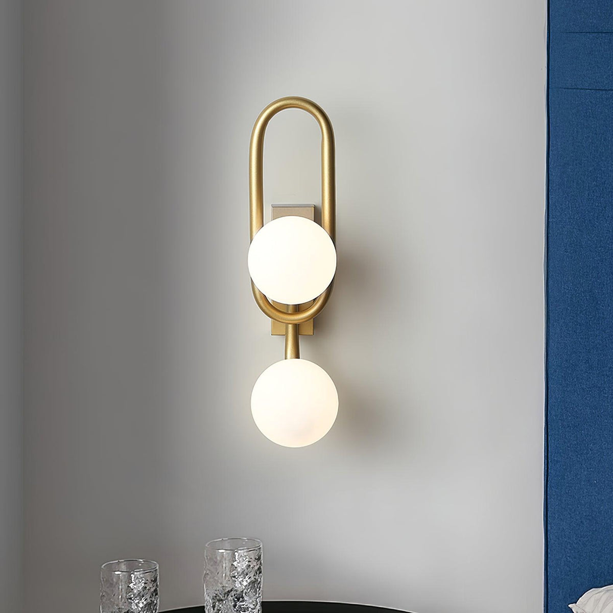 Alphaia zeitgenössische minimalistische Wandleuchte aus Glas