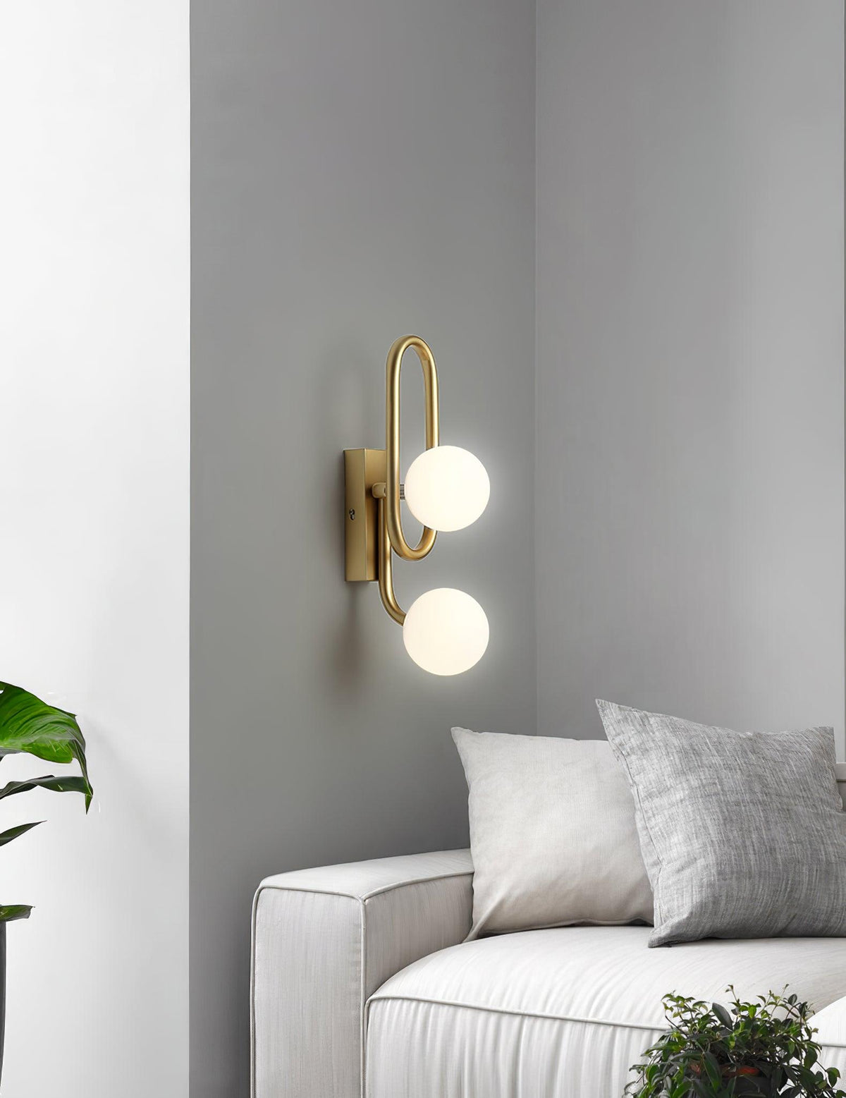 Alphaia zeitgenössische minimalistische Wandleuchte aus Glas
