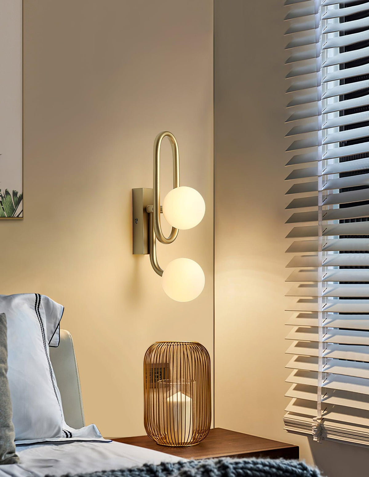Alphaia zeitgenössische minimalistische Wandleuchte aus Glas