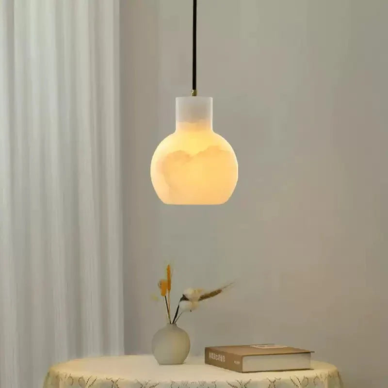 Eirerira Kronleuchter aus Alabaster in Kieselsteinform