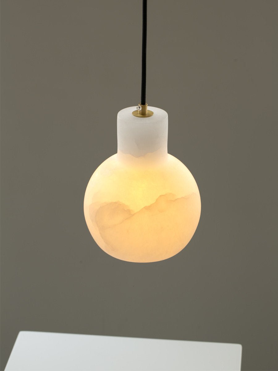 Eirerira Kronleuchter aus Alabaster in Kieselsteinform