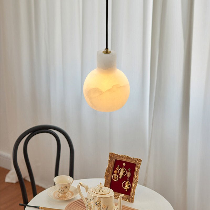 Eirerira Kronleuchter aus Alabaster in Kieselsteinform