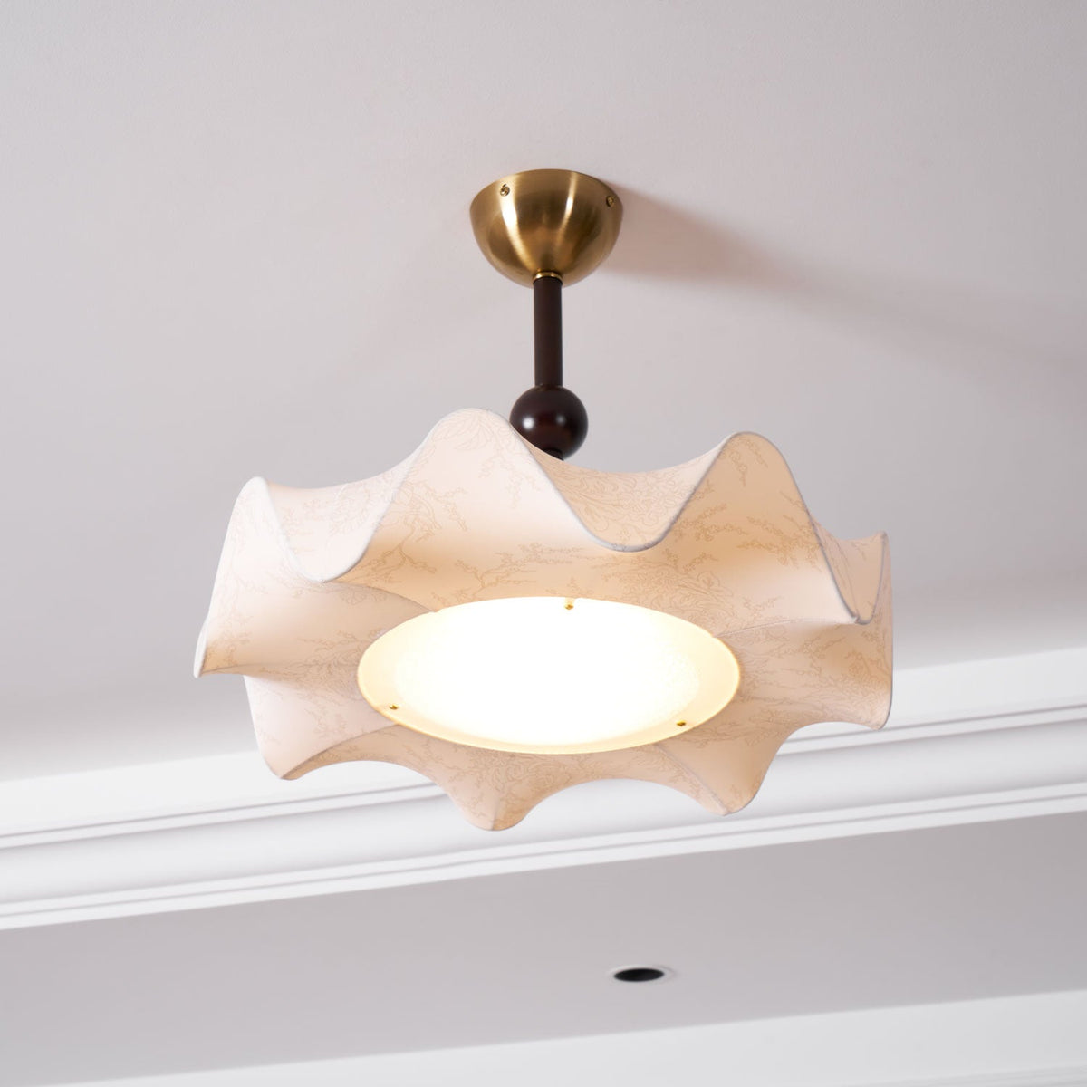 Avlorus traditionelle Premium-Eleganz Deckenleuchte aus Holz und Stoff