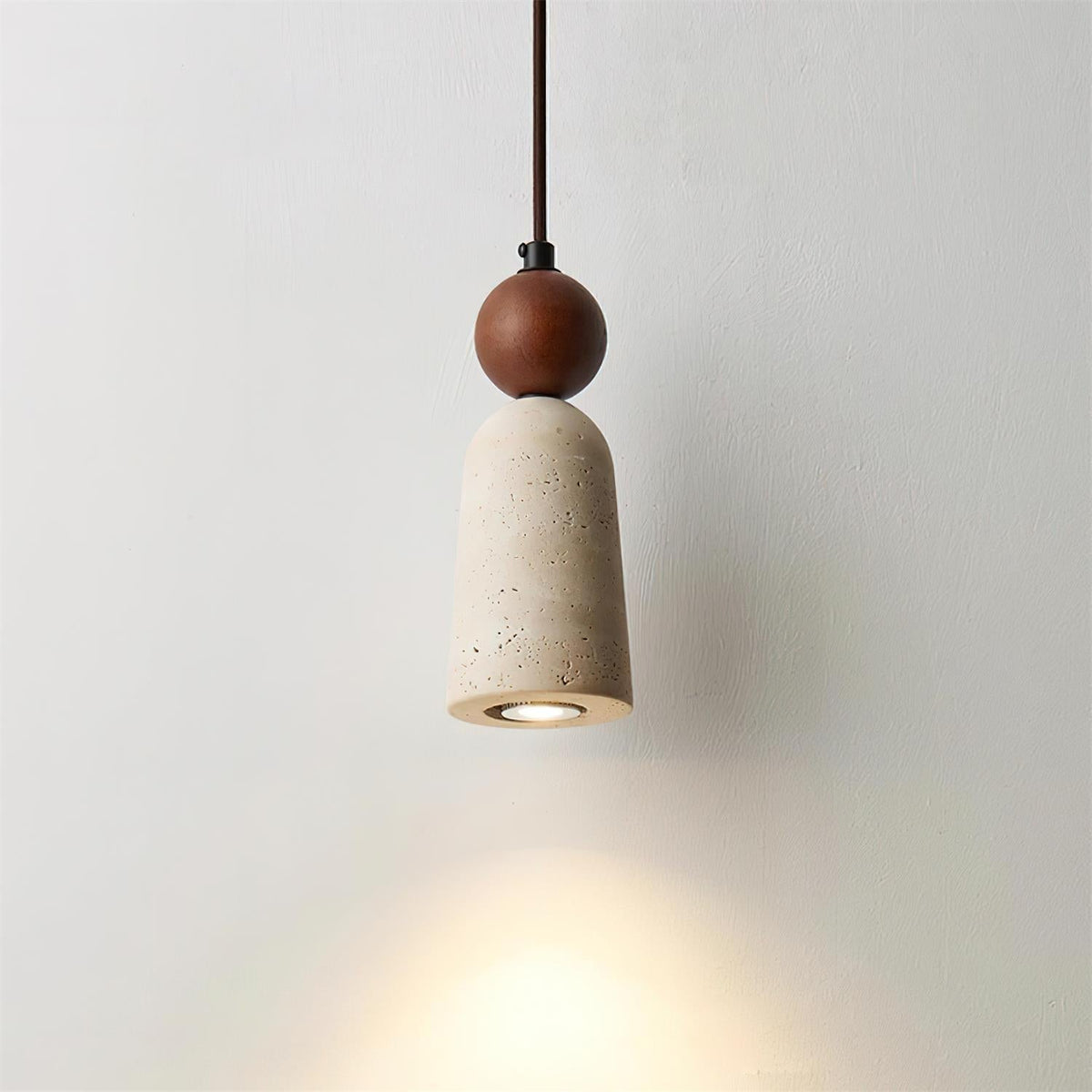 Nolira Pendelleuchte aus Holz und natürlichem Travertin