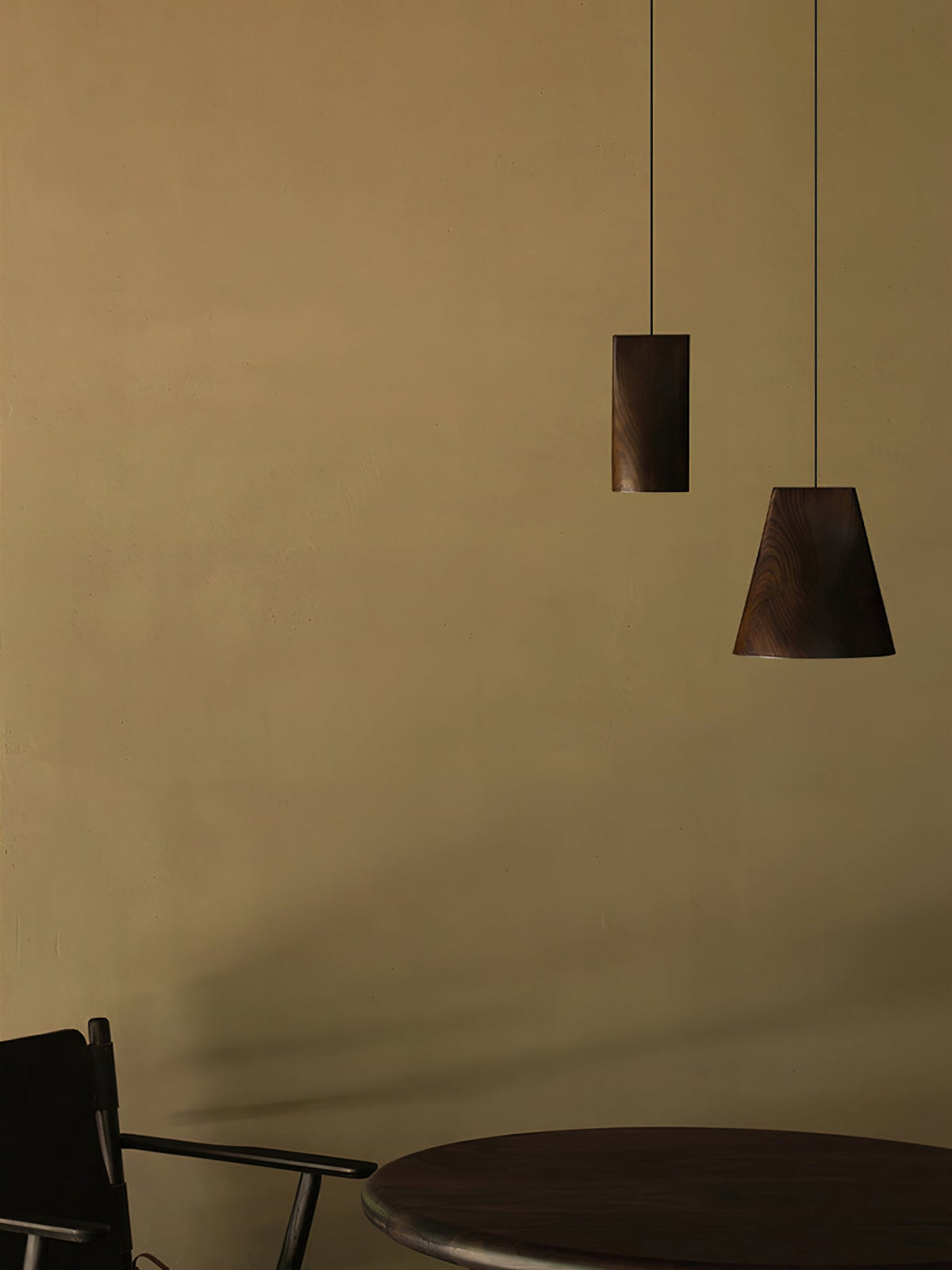 Ivarara asymmetrische Pendelleuchte aus Holz