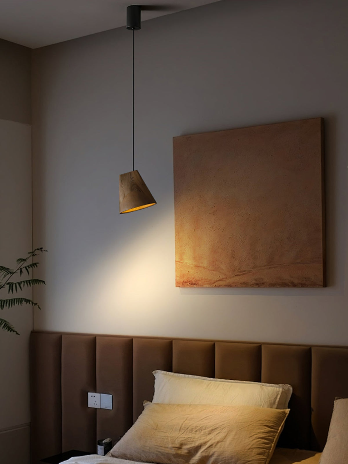 Ivarara asymmetrische Pendelleuchte aus Holz